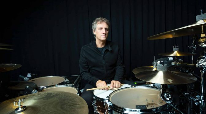 Charly Alberti Joins Coldplay for Soda Stereo Classics “De música ligera” and “Persiana americana” in Argentina